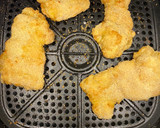 Foto del paso 2 de la receta: Muslos de pollo empanizados con harina de almendras en freidora de aire