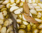 A picture of step 4 of GARLIC 🧄 CONFIT.