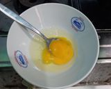 Foto langkah ke 1 dari resep Telur Dadar Cabe Ijo.