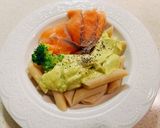 煙燻鮭魚佐香料起司酪梨醬筆管麵的食譜步驟2照片