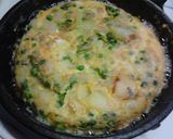 Foto del paso 6 de la receta Tortilla de guisantes, cebolletas tiernas, y patatas a la hierbabuena