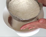 Foto del paso 2 de la receta: Bizcocho de helado