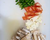 Foto langkah ke 1 dari resep Bunga bawang tumis tempe.