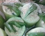 Foto del paso 5 de la receta: Pepinos rellenos de atún c / ensalada