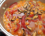 Foto del paso 4 de la receta: Merluza con salsa de mejillones y piquillos