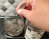 Foto langkah ke 2 dari resep Minuman Diet Sari Lemon Chia Seed.