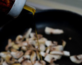 Foto del paso 3 de la receta: Revuelto de huevo con champiñones