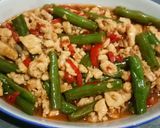 Foto langkah ke 3 dari resep Tumis ayam dengan buncis.