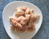 Foto del paso 1 de la receta: Contramuslos de pollo con salsa de crema de orujo