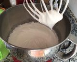 Foto del paso 1 de la receta: Brazo de gitano relleno de mermelada de durazno