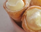 A picture of step 3 of Creamy Cream Horns.