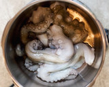Foto del paso 1 de la receta: Pulpo a la gallega en olla rápida fácil