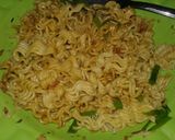 Foto langkah ke 2 dari resep Dadar Mie Sarang Puyuh.