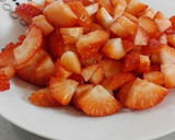 Foto del paso 1 de la receta: Vasitos de fresas con crema de queso