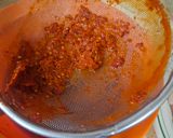 Foto del paso 2 de la receta: Chuletas de cerdo al guajillo con papas