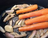 Une image de l'étape 4 de Perdreau au jus et légumes braisés.