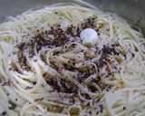 Foto del paso 4 de la receta: Tallarines aglio olio de la nona