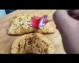 A picture of step 7 of Garlic bread dominos style juls kaur kitchen.