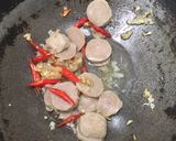 Foto langkah ke 3 dari resep Tumis bakso plus daun ginseng.