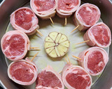 Foto del paso 4 de la receta: Tournedós de cordero con mantequilla aderezada y guarnición de setas