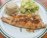 Foto del paso 4 de la receta: Filete de trucha asalmonada con salsa de chile seco y pepitas