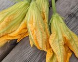 A picture of step 1 of Stuffed Pumpkin flowers with ricotta.