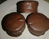 Foto del paso 6 de la receta: Alfajores bañados de chocolate