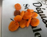 Une image de l'étape 6 de Salade de fruits aux deux melons, raisins et abricots.