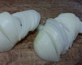 Foto del paso 1 de la receta: Coca con cebolla caramelizada y sobrasada