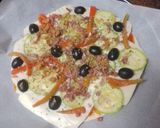 Foto del paso 6 de la receta: Pizza con calabacín, pimiento morrón y jamón serrano