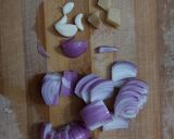 A picture of step 1 of Dahi bhindi.