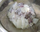 รูปขั้นตอนการทำที่ 1 ของ ปลาหมึกผัดไข่เค็ม