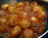 Foto del paso 4 de la receta: Albóndigas de pollo y arroz en salsa