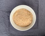 Foto del passaggio 2 della ricetta Tortino al Cioccolato, Amaretti e Fragole