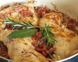 Foto del paso 2 de la receta: Cuartos traseros de pollo con salsa de cebollas y vino tinto al orégano
