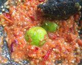 Foto langkah ke 3 dari resep Sambal Tomat Jeruk Nipis.