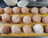 Foto del paso 2 de la receta: Albóndigas rellenas con salsa de cebollas y vino de Jerez