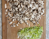 Foto del paso 2 de la receta: Arroz integral con jamón york, puerro y champiñones