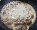 Foto del paso 5 de la receta: Espaguetis de calabacín con setas y salsa de queso🥒🍄🧀