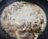 Foto del paso 5 de la receta: Espaguetis de calabacín con setas y salsa de queso🥒🍄🧀
