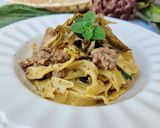 Foto del passaggio 7 della ricetta Fettuccine carciofi e salsiccia