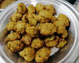 Whole Green Moong,Yellow Moong Daal and Spring Onion Pakoras recipe step 4 photo