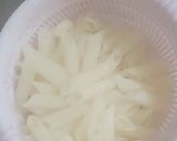A picture of step 2 of Creamy tomato pasta.