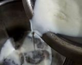 A picture of step 2 of Dragon fruit milkshake.