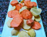 Foto del paso 2 de la receta: Pollo a la chapa con papas y batatas