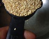 तिल गुड़ की चिक्की (til gur ki chikki recipe in Hindi) रेसिपी चरण 1 फोटो