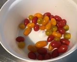 Une image de l'étape 4 de Salade de champignons et courgettes aux tomates cerises tricolores.