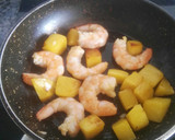 Foto del paso 7 de la receta: Curry rojo de langostinos y mango con arroz jazmín