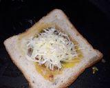 A picture of step 4 of Egg omelette sandwich.