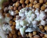 A picture of step 4 of Mayo chana chaat.